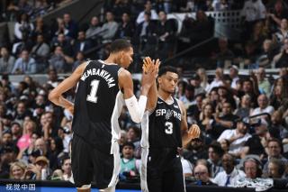 两队展示了 两队展示了