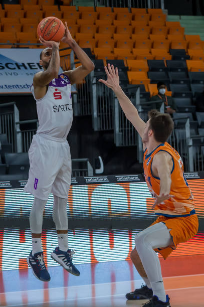 金牌背后的 金牌背后的